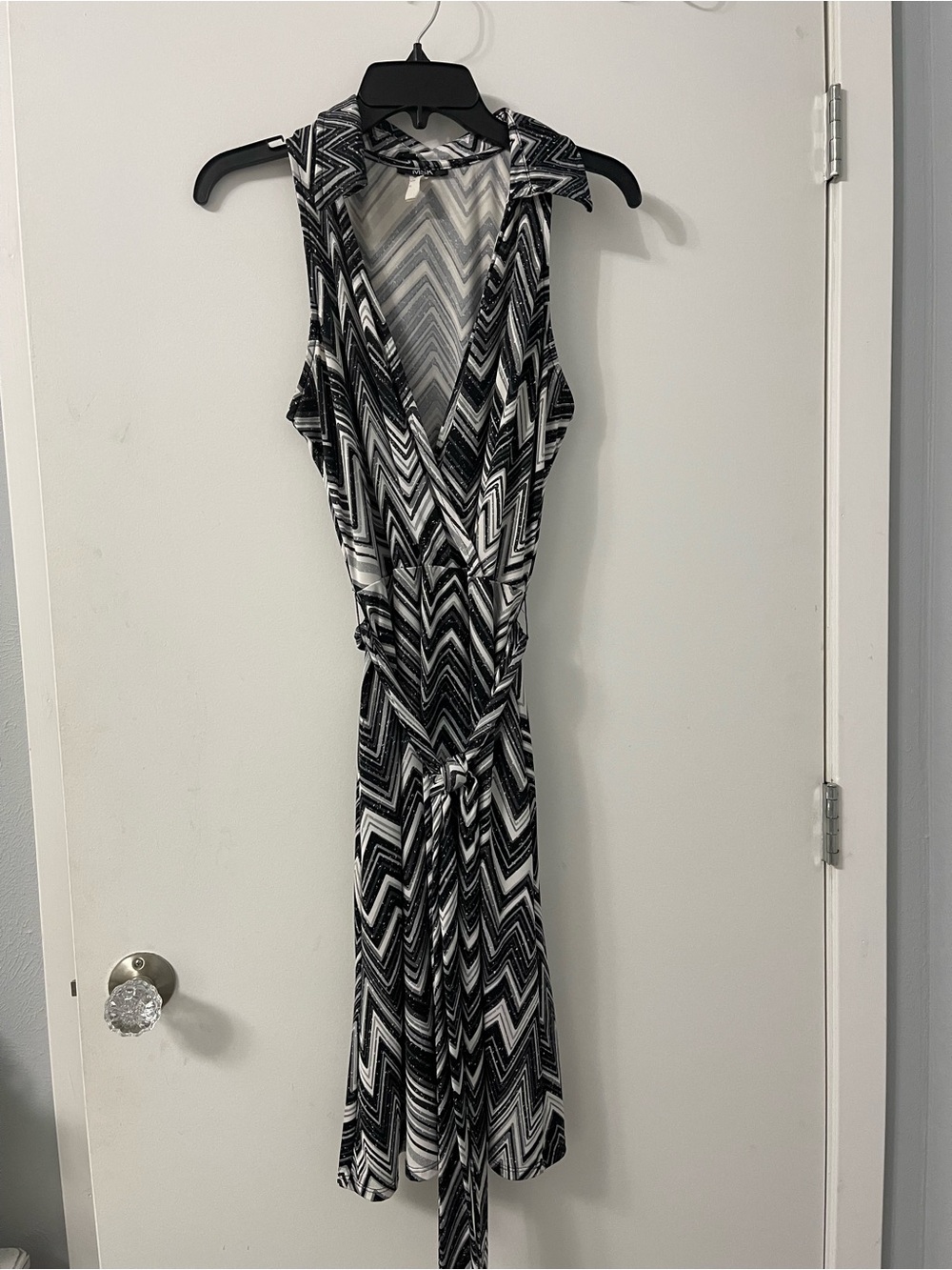 MSK Black & White Chevron Sleeveless Wrap Dress